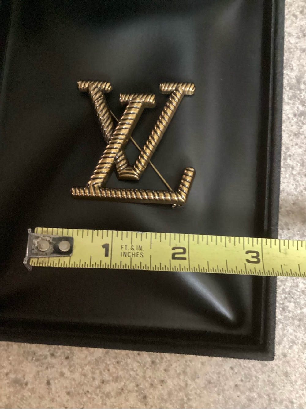 Louis Vuitton Gold-Tone Rope LV Logo Pin - Picture 6 of 6